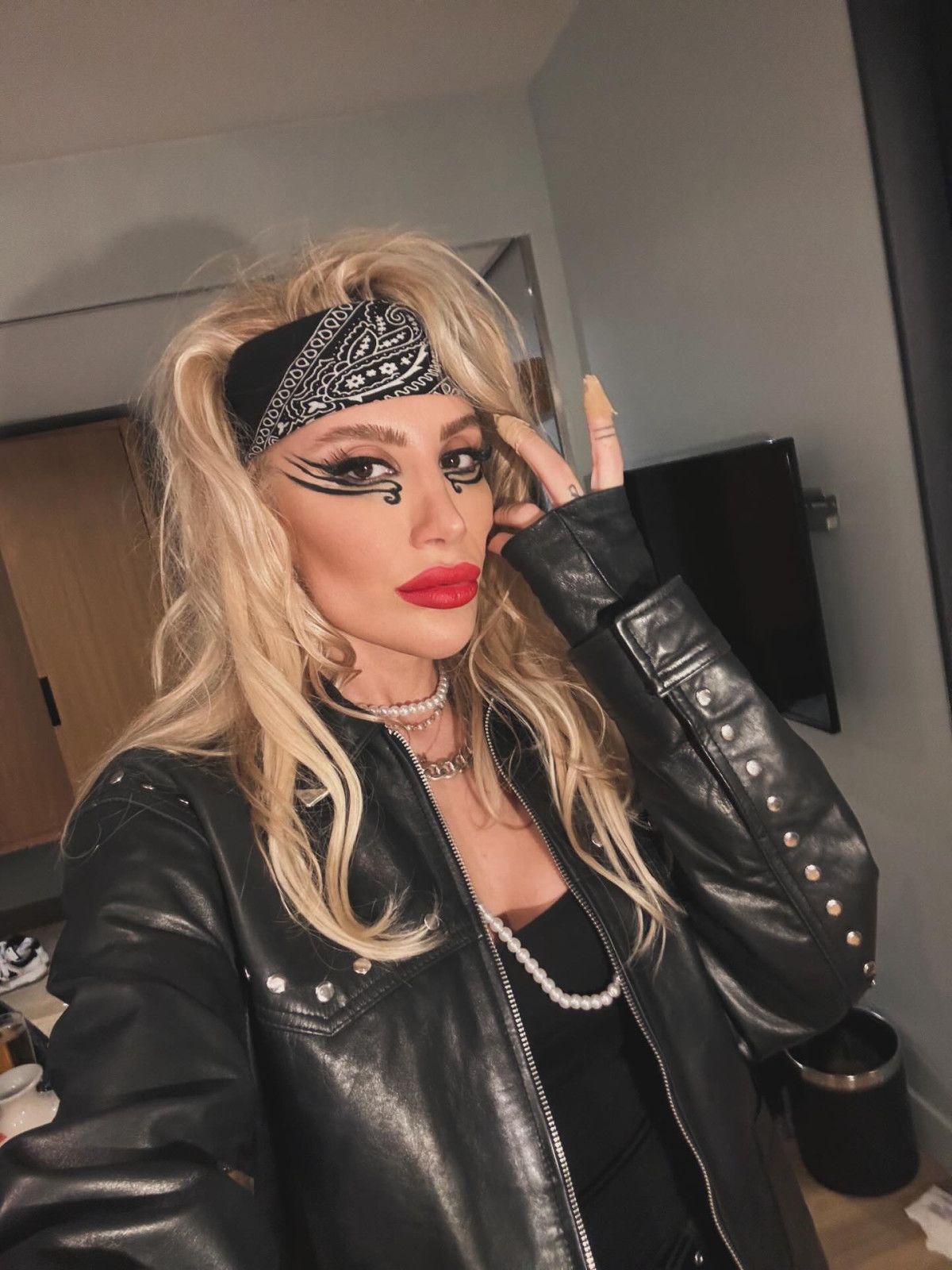 İrem Derici: Akıl Alma Sözleri ve Sosyal Medyada Gündem Yaratan Cevaplar