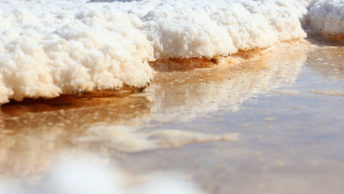 Tuz Gölü'nün Kırmızı Alarmı: Küçülme Hızı Artıyor ve Su Kuyularına Dikkat Çekiliyor