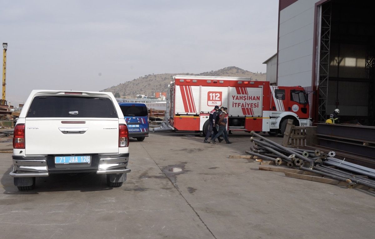 Kırıkkale'de 3 tonluk sacın altında kalan 2 işçi hayatını kaybettié 4 Kırıkkale'de 3 tonluk sacın altında kalan 2 işçi hayatını kaybetti