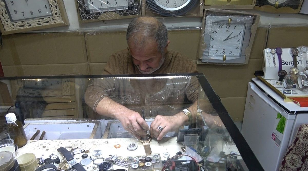 Ali Bora: 50 Yıllık Saat Tamirciliğinde Kuşaklar Arası Zamanın Tutkusu
