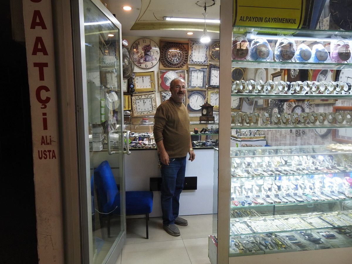 Ali Bora: 50 Yıllık Saat Tamirciliğinde Kuşaklar Arası Zamanın Tutkusu