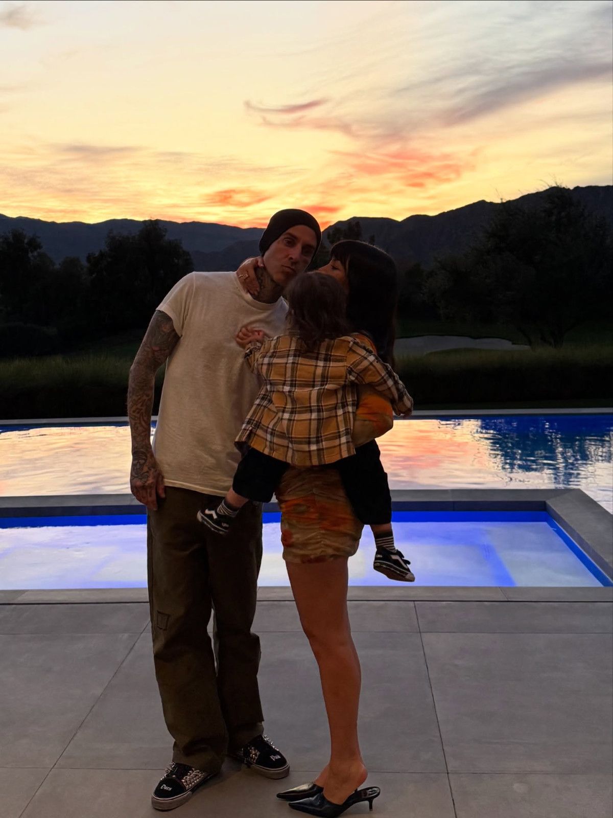 Kourtney Kardashian'in Enerji Sırları ve Aile Yolculuğu: Emzirme ve Anlık Paylaşımlar