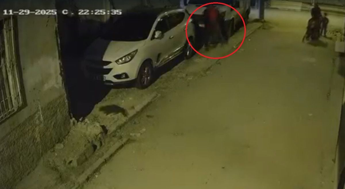 Adana'da �ocu�un kafas�n� arabaya vurup yere f�rlatan �ah�s �ocu�un babas� ��kt�