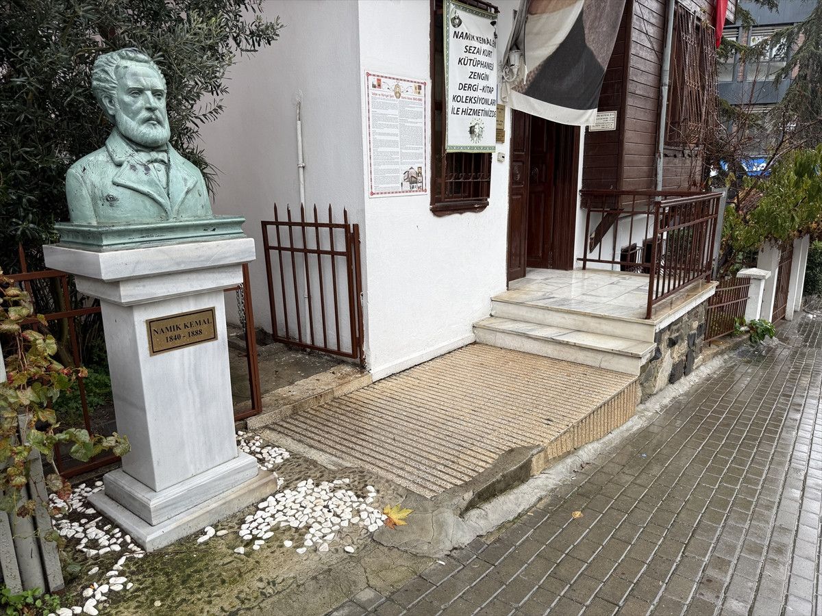 Namık Kemal: Vatan Sevgisi ve Edebiyatın Işığında 19. Yüzyılın Öncü Şairi