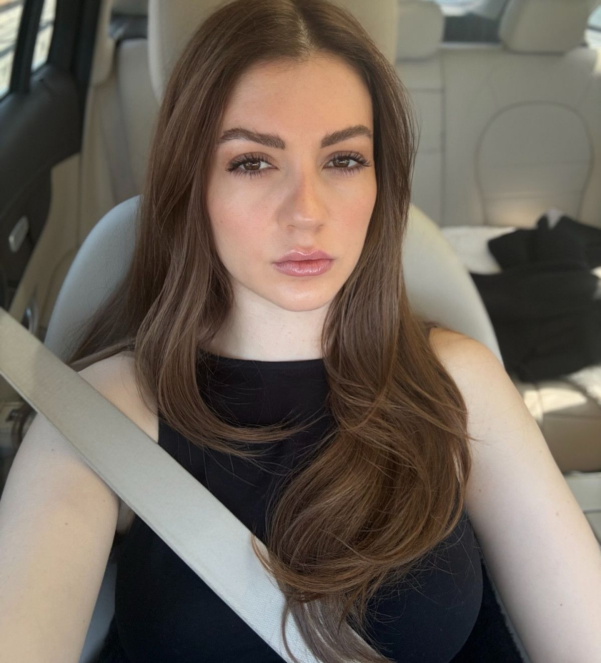 Güneş'in Kızları'ndan Burcu Özberk: Dedesi Cumhuriyet Yıldızlar'ın Vefatıyla Sarsıldı