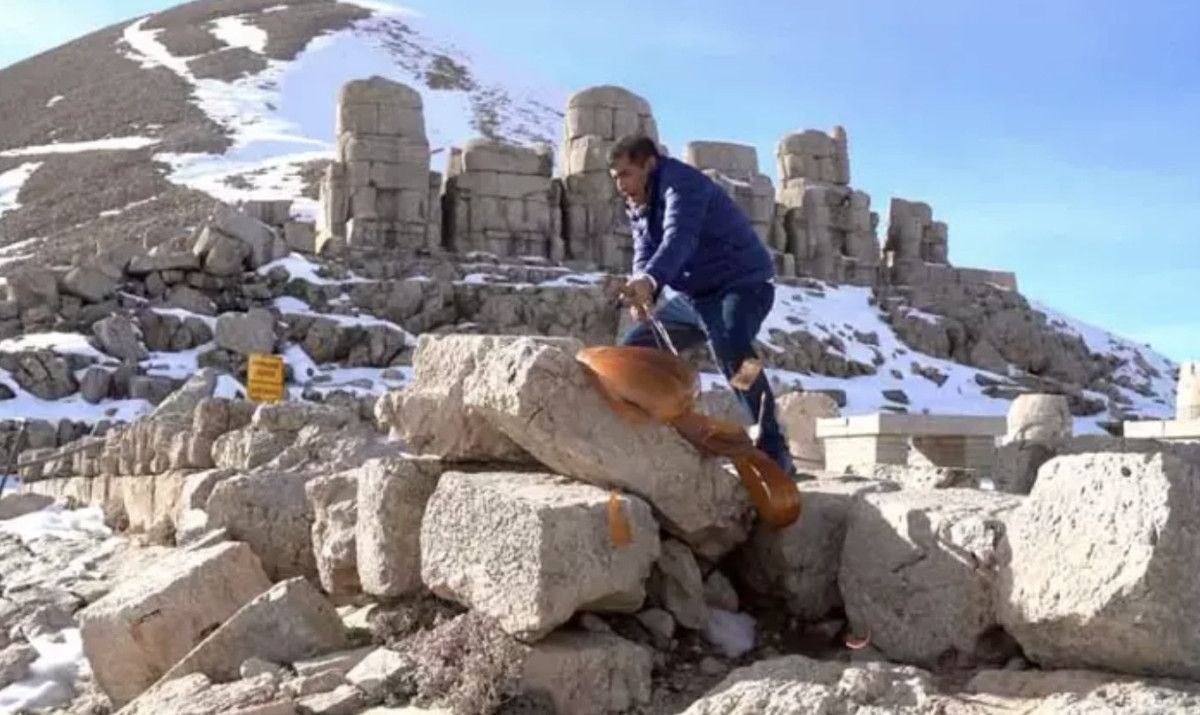 İnsaniyet ve Yapay Zeka: Sanatçı Aydın Aydın'ın Tartışmalı Gösterisi ve Soruşturma