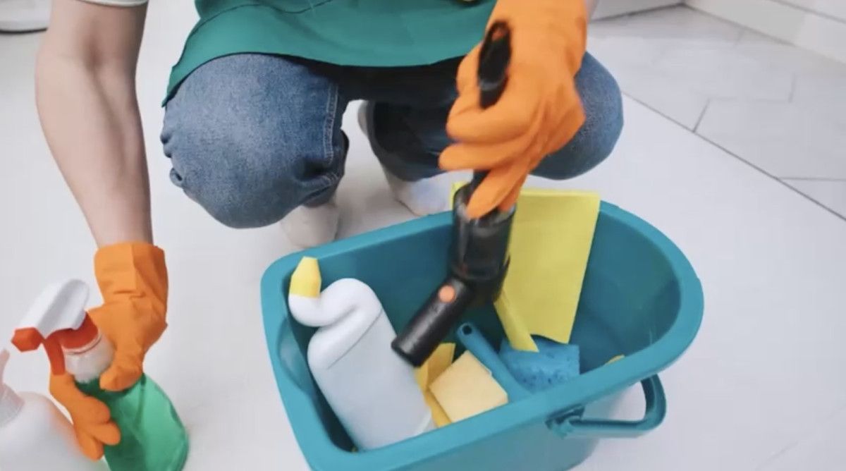 Ev Temizliğinde Yanlış Karışımların Ölümcül Sonuçları: Kloramin Gazı ve Klinik Uyarılar