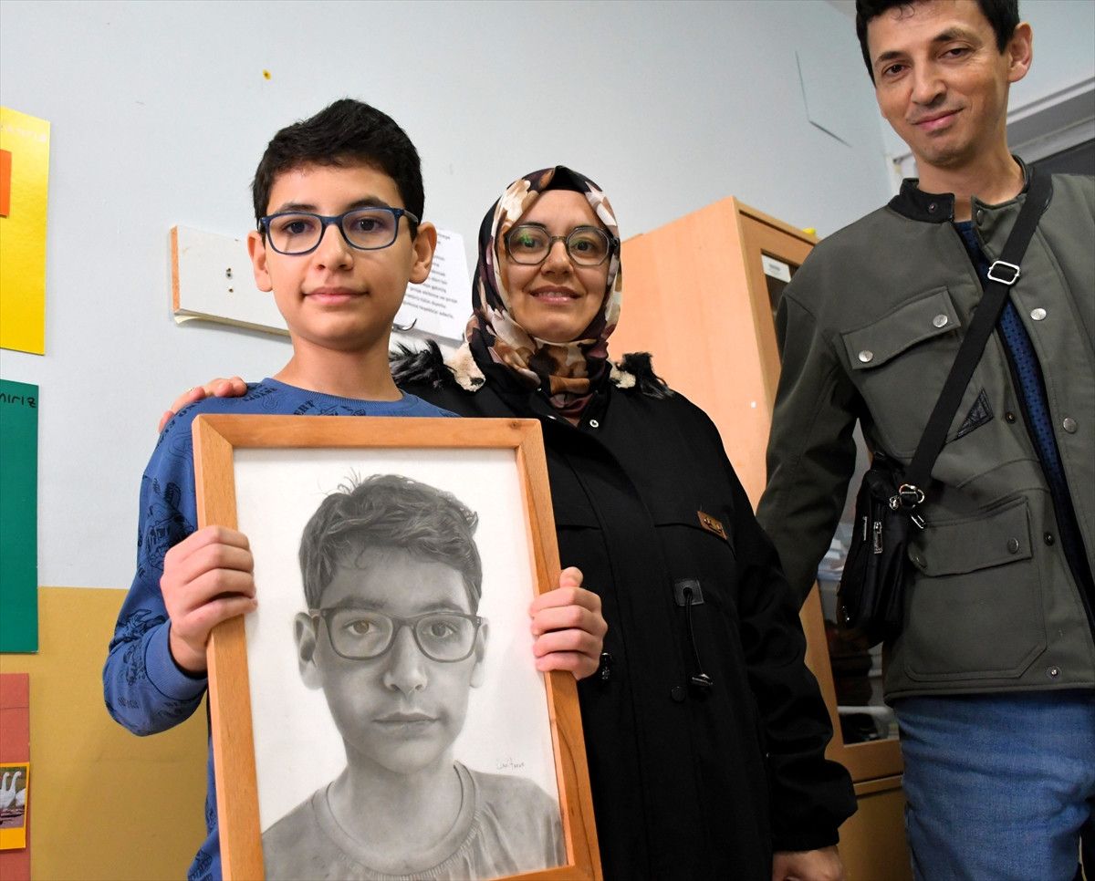 Mutluluğun Portreleri: Özel Eğitim Öğrencileri İçin Düzenlenen Karakalem Yolculuğu