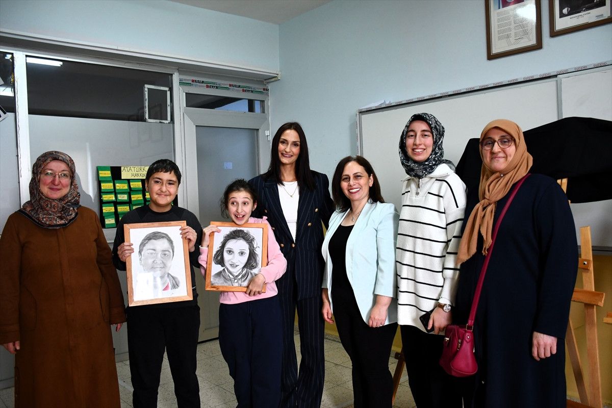 Mutluluğun Portreleri: Özel Eğitim Öğrencileri İçin Düzenlenen Karakalem Yolculuğu