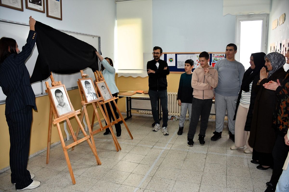 Mutluluğun Portreleri: Özel Eğitim Öğrencileri İçin Düzenlenen Karakalem Yolculuğu