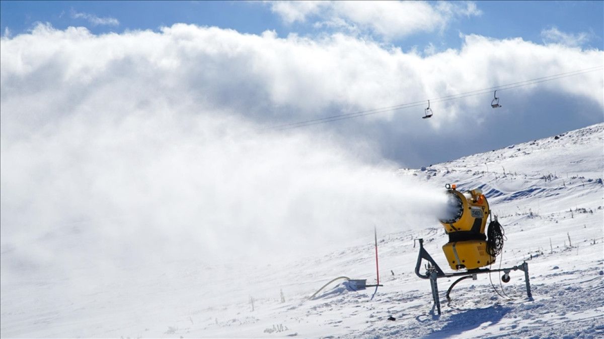 Erciyes’te Yapay Karla Sezon Hazırlığı: 154 Makinelik Güç ile Pistler Gündüz–Gece Karlanmaya Hazır