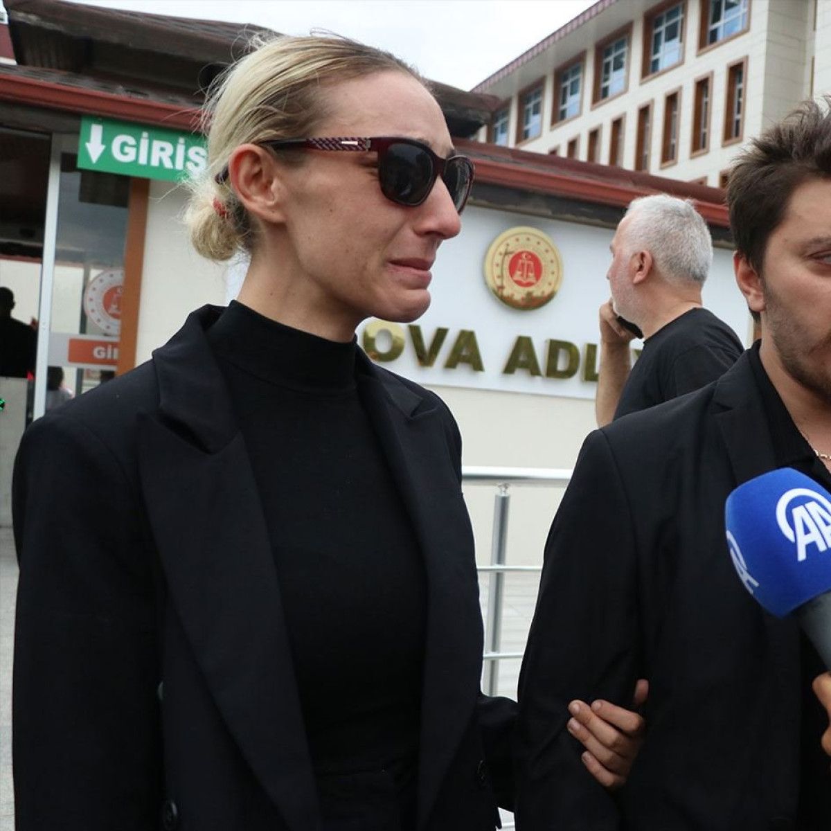 Gül Tut’un Kızı Tuğyan Ülkem Gülter’in Tutuklanması ve Hilal Cebeci’yle İlgili Tepkiler