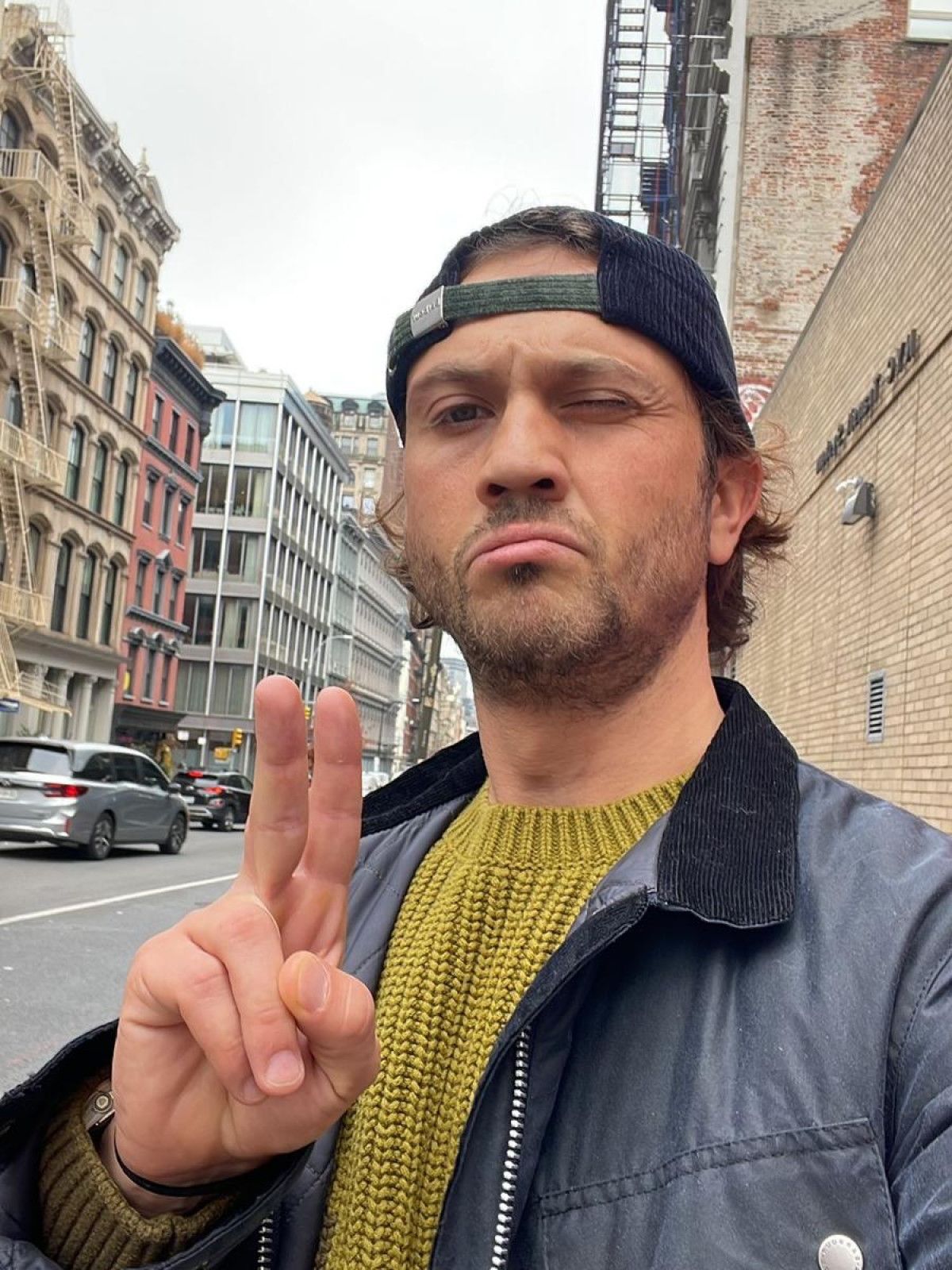 Aras Bulut İynemli New York Gezisinde • Moda, Kültür ve Spor Dakikaları