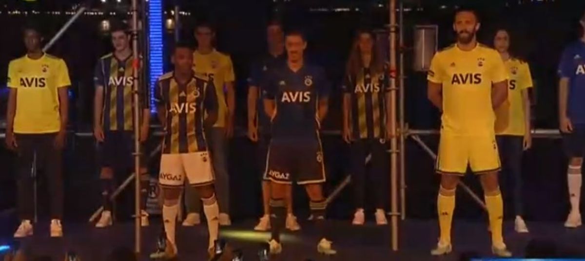 Fenerbahçe'nin yeni sezon formaları tanıtıldı