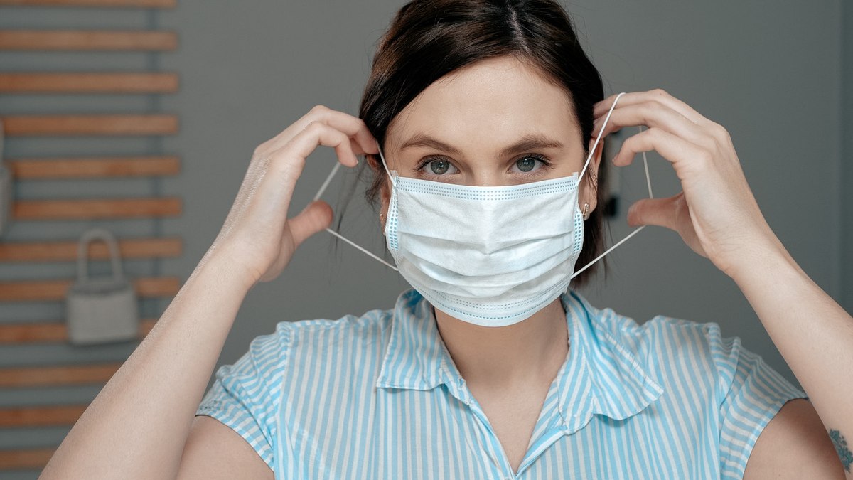 Çift maske kullanımı mekanik akneyi tetikliyor