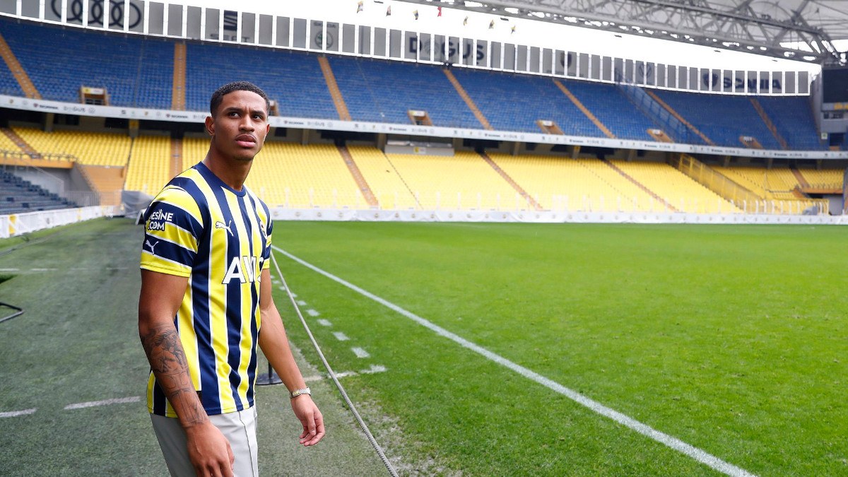 Fenerbahçe, Oosterwolde ile sözleşme imzaladı