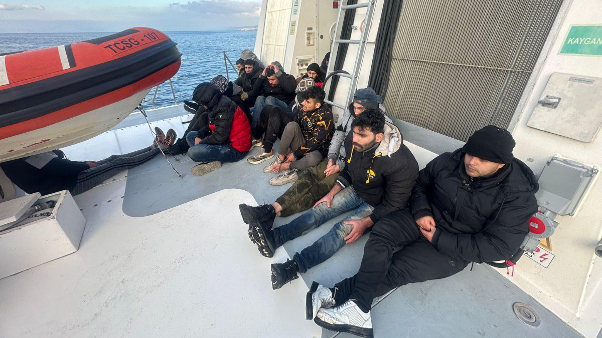 Aydın açıklarında geri itilen 19 kaçak göçmen kurtarıldı