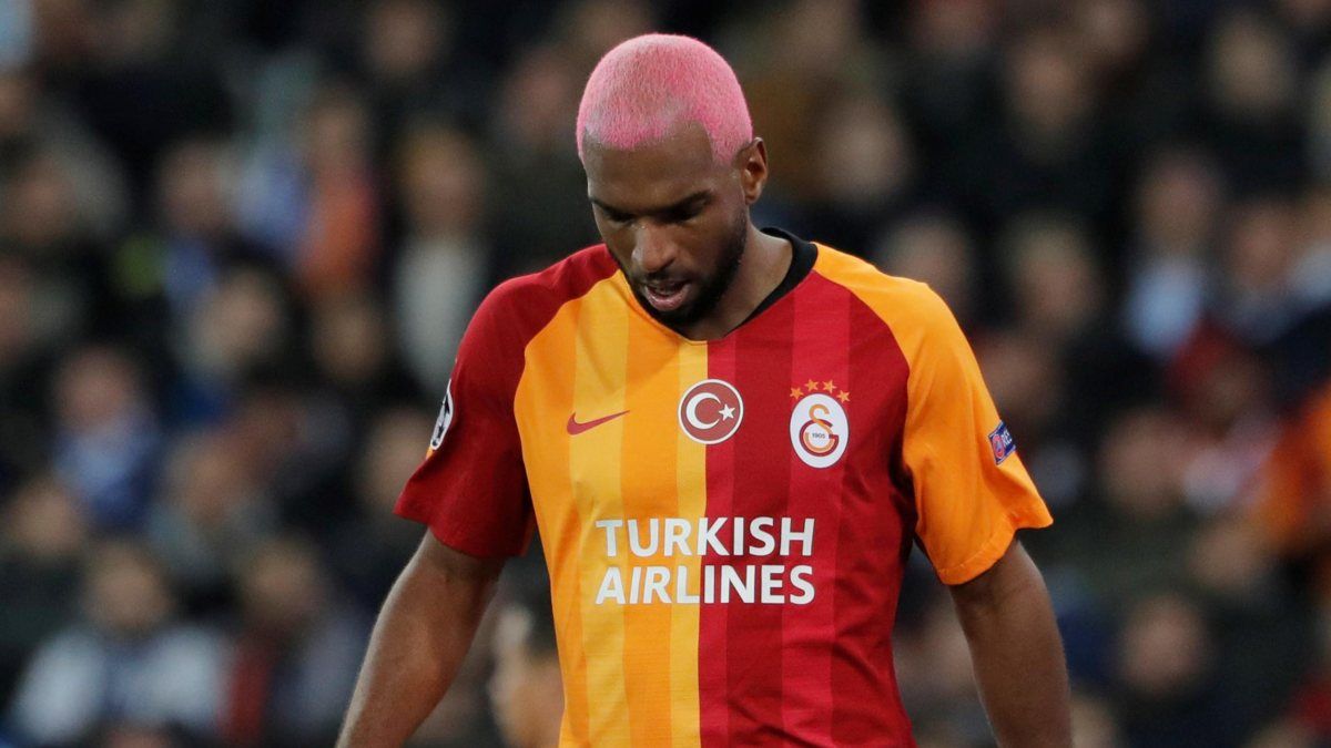 Ryan Babel'den taraftara: 2 yıl daha buradayım, korkak herif