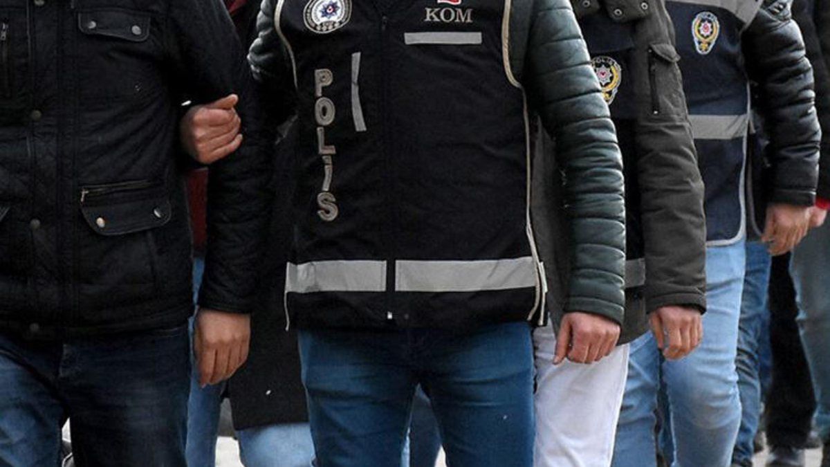 4 İzmir Büyükşehir Belediyesi çalışanı terörden gözaltında