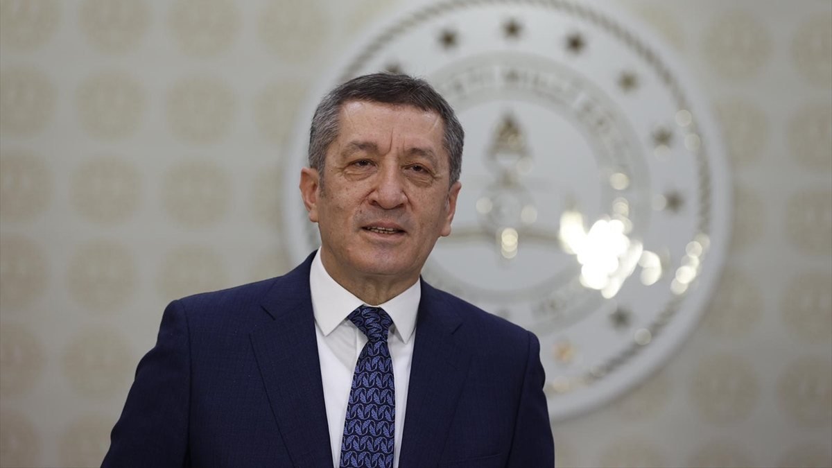 Milli Eğitim Bakanı Ziya Selçuk'tan erteleme açıklaması