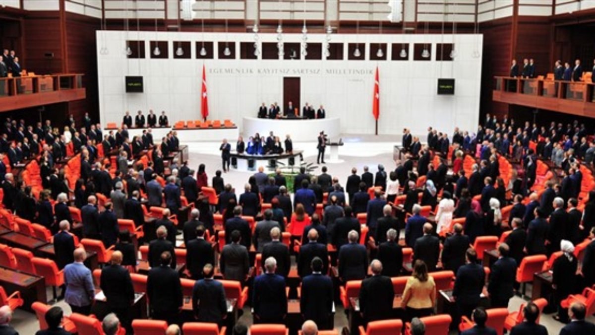 TBMM yeniden tatilde