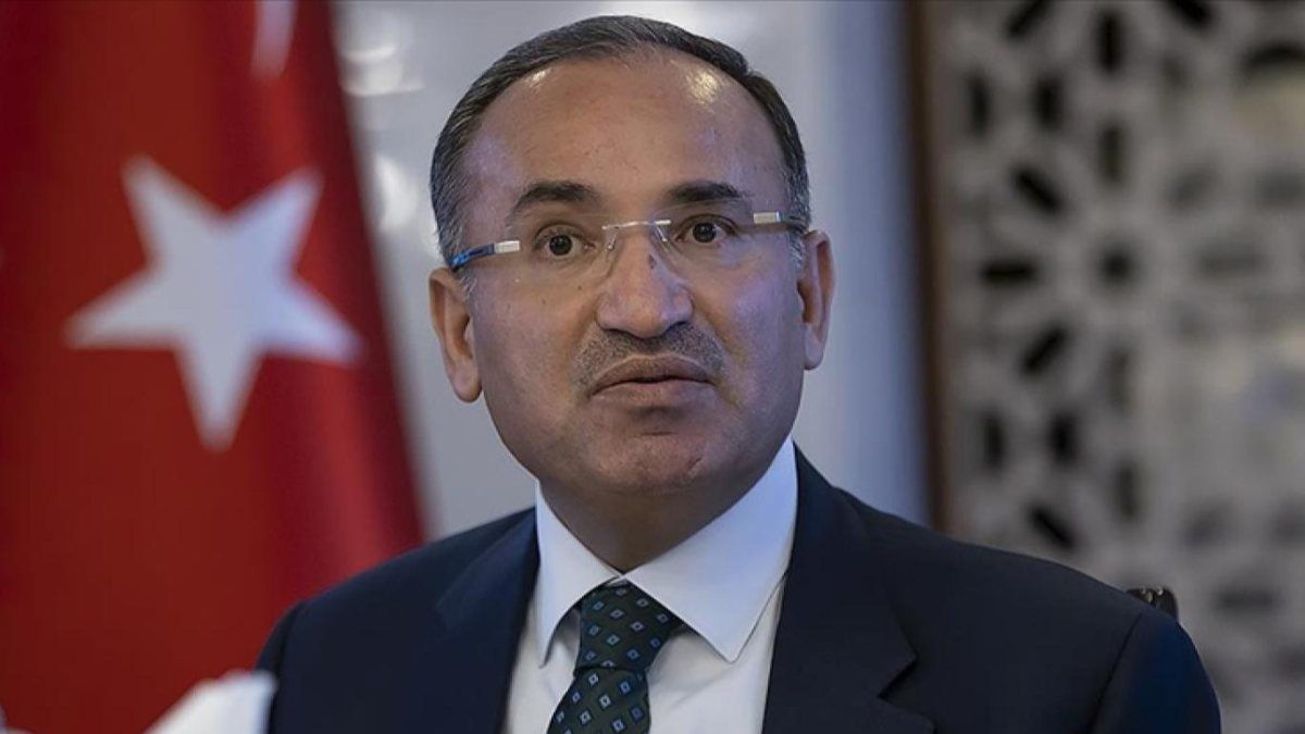 Bekir Bozdağ: Kur'an okumak laiklikle ilişkilendirilemez