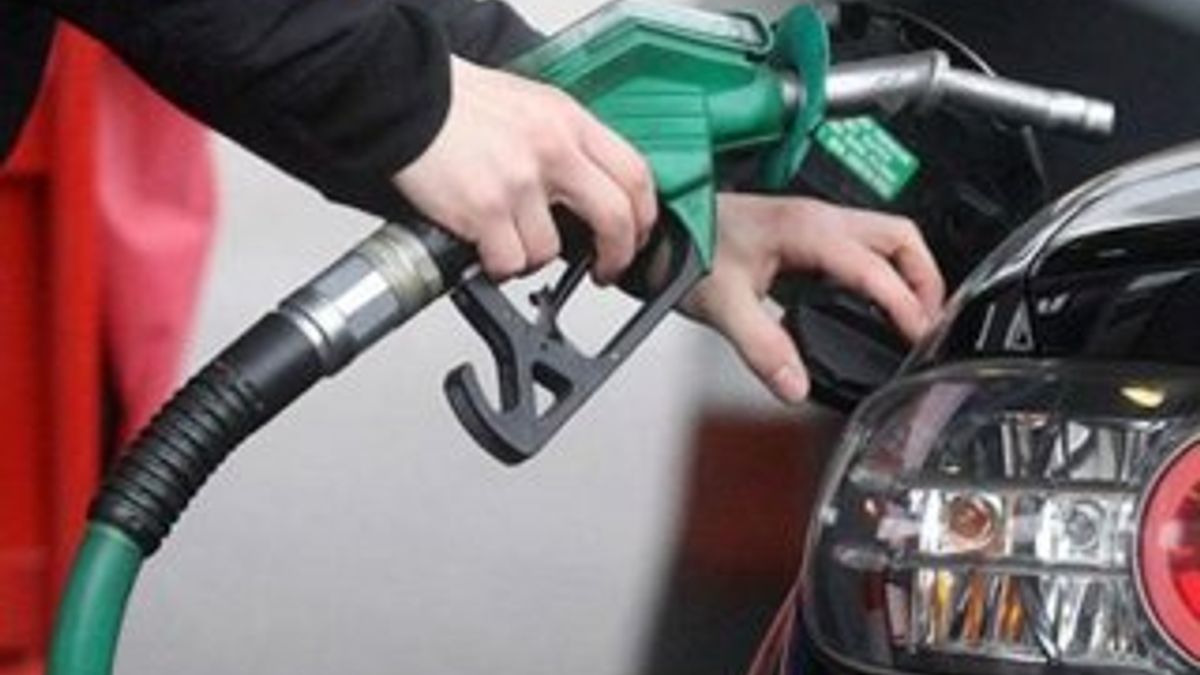 Benzin iki yıl sonra 6 liranın altında