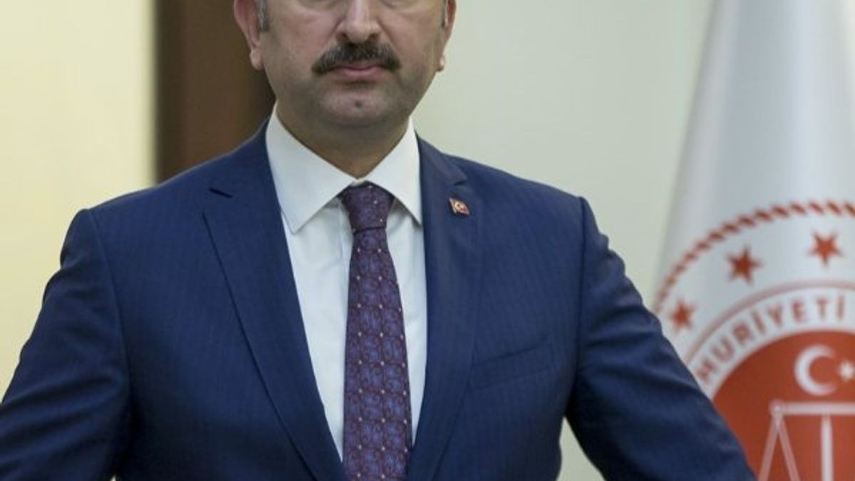 Abdulhamit Gül kimdir