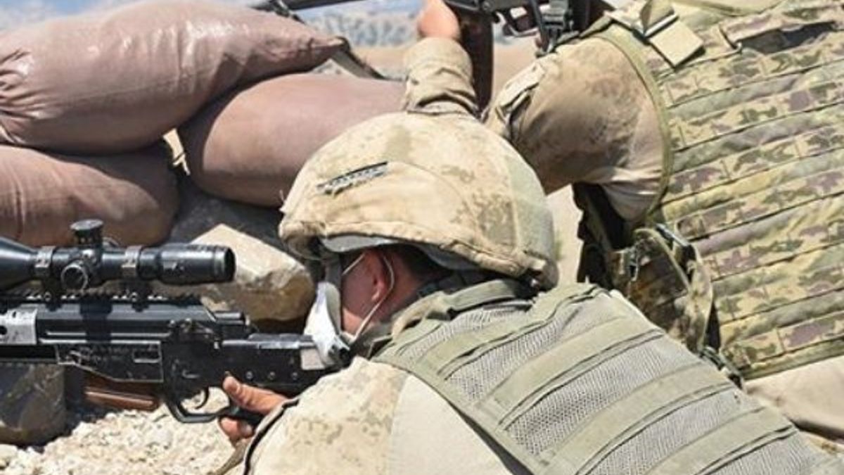Fırat Kalkanı bölgesinde 2 terörist yakalandı