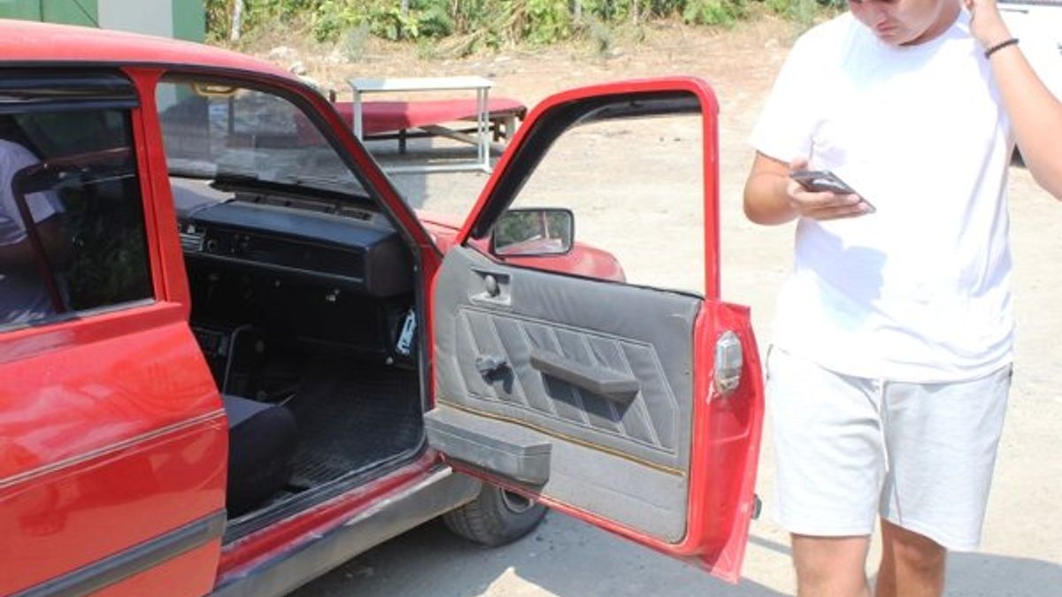 Osmaniye'de 1999 model otomobil sesli komutla çalışıyor
