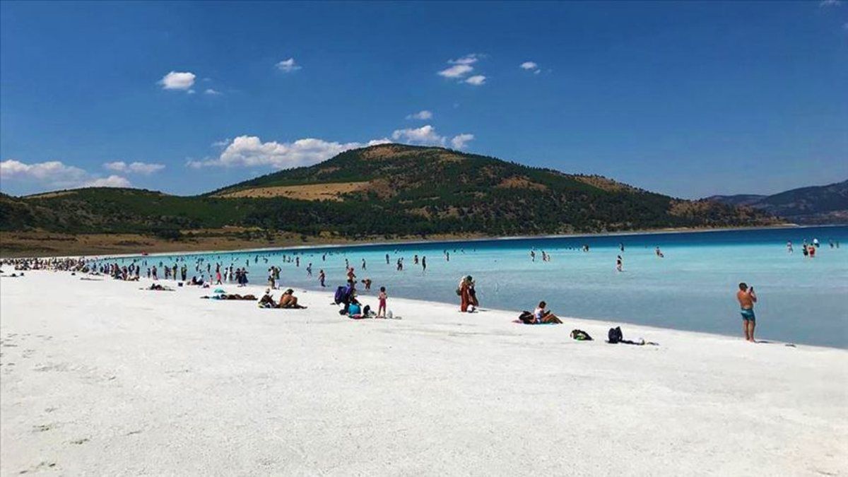 Salda'nın Beyaz Adalar bölgesinde göle ve plaja giriş yasaklandı