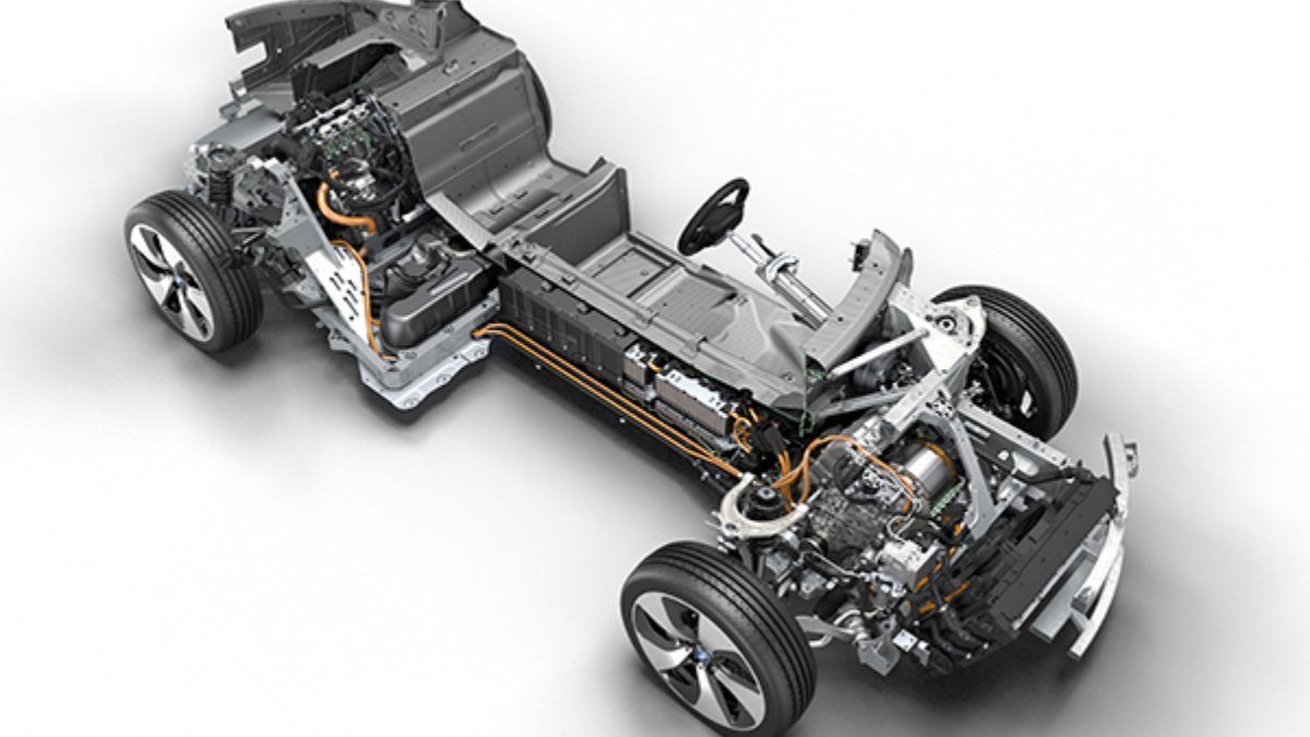 BMW, hibrit otomobillerdeki yangın riskine karşı uyardı