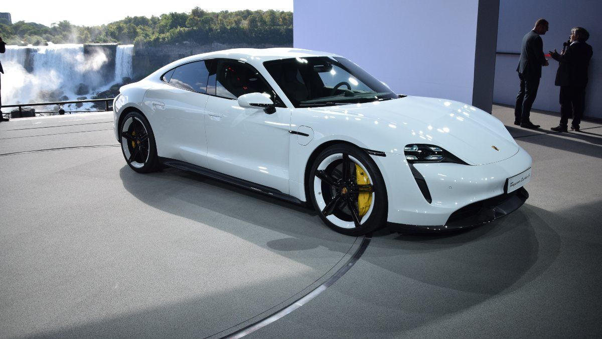 Porsche'den şarj sorununa yeni çözüm: Şarj tırı