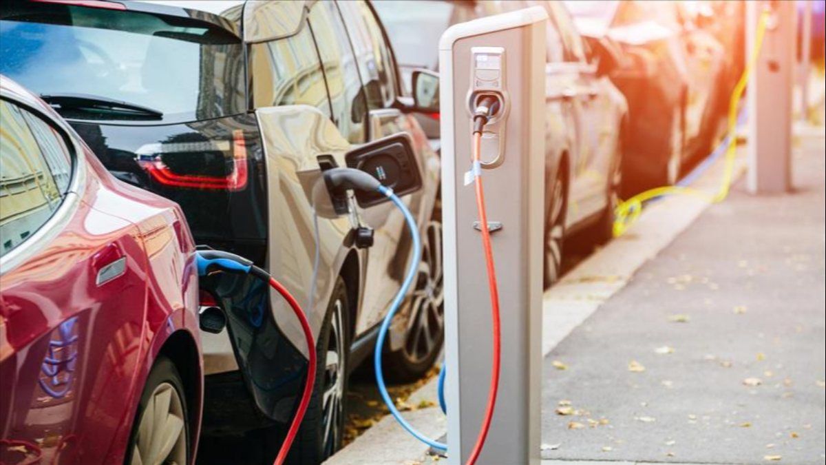 Elektrikli araçlar, Avrupa'da dizel ve benzinli araçlarla rekabet etmeye başladı