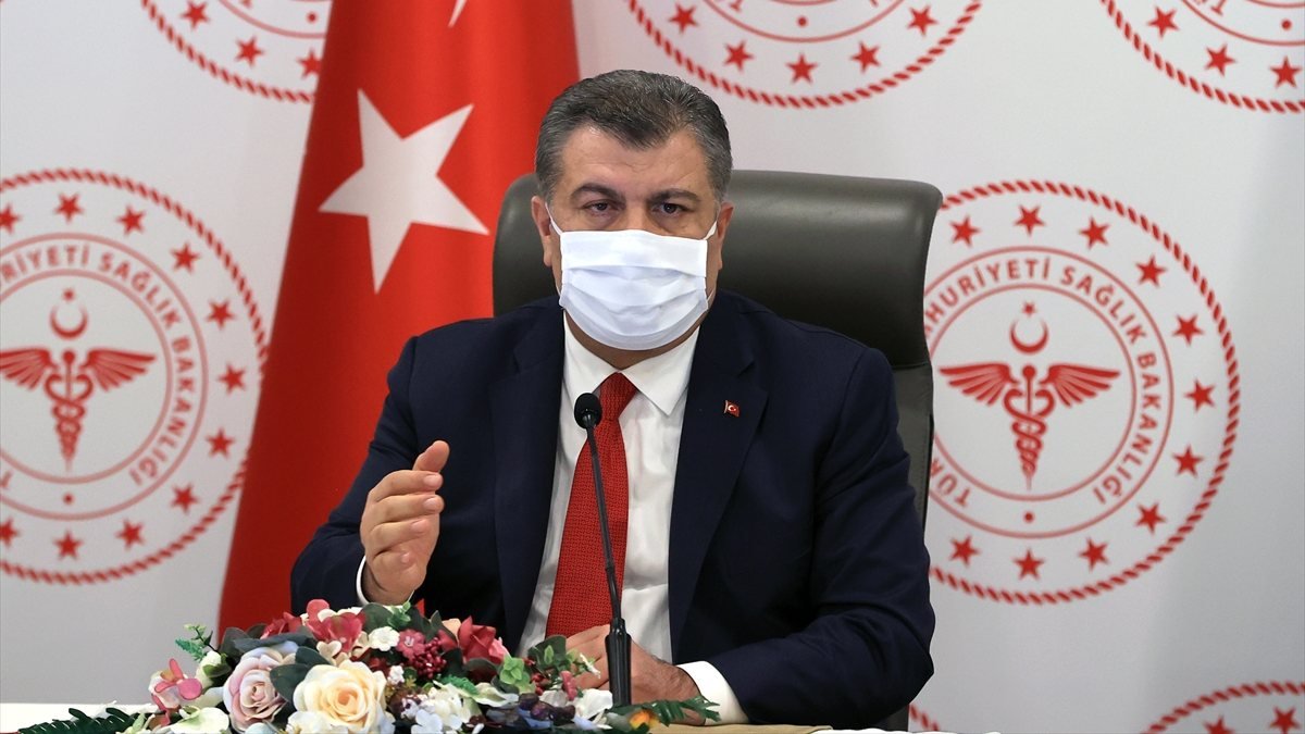 Bakan Koca: İzmir koronavirüsün yayılmasına çok elverişli