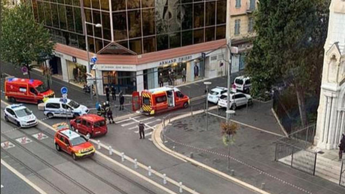 Fransa'da kilise yakınında bıçaklı saldırı