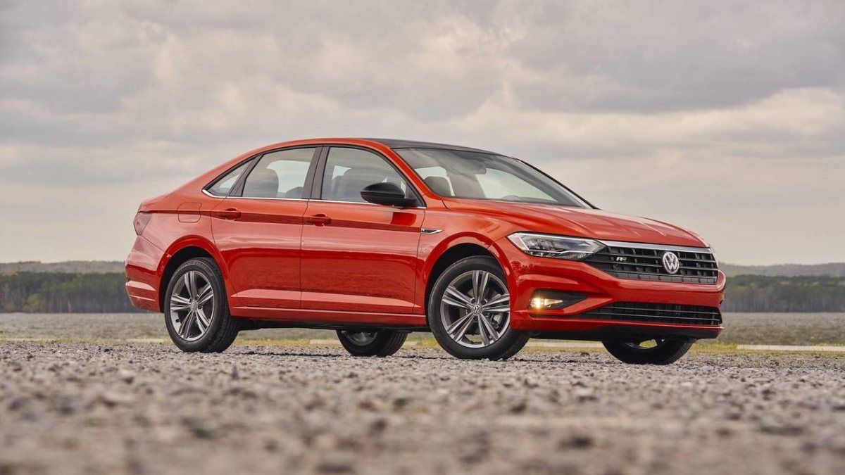 Volkswagen, yakıt sızdırdıkları için Jetta modellerini geri çağırıyor