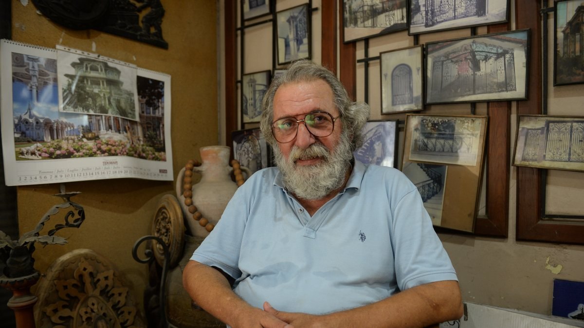 Hatay'da uğruna eğitimini yarım bıraktığı gitarını, 40 yıldır cezalandırıyor