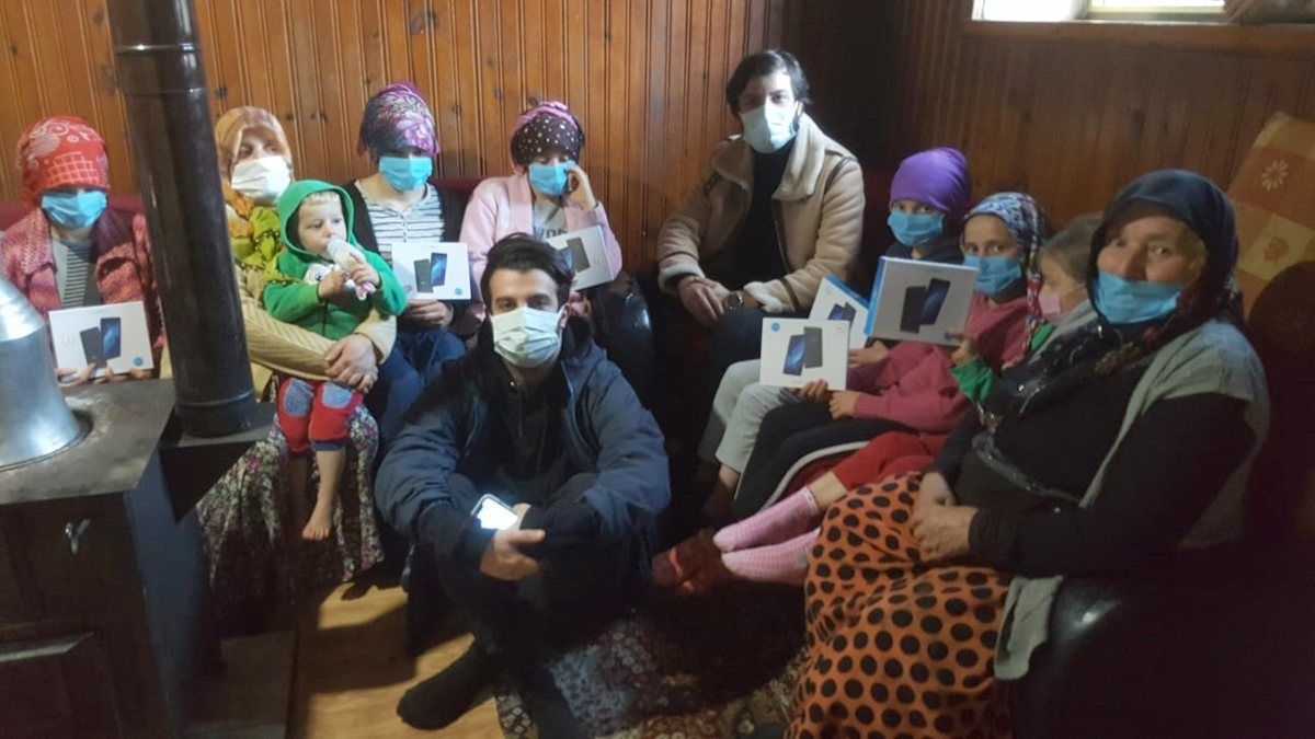 Trabzon'da okuma azmi olan 7 kardeşe hediye yağdı