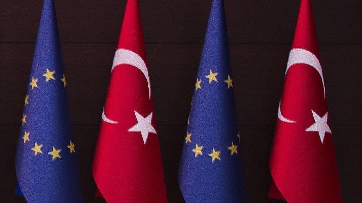 AB: Tutması umuduyla Türkiye'ye el uzatıyoruz