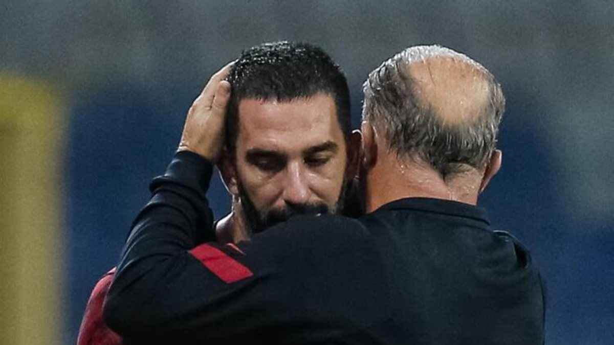 Kaptan Arda Turan takım arkadaşlarıyla toplantı yaptı