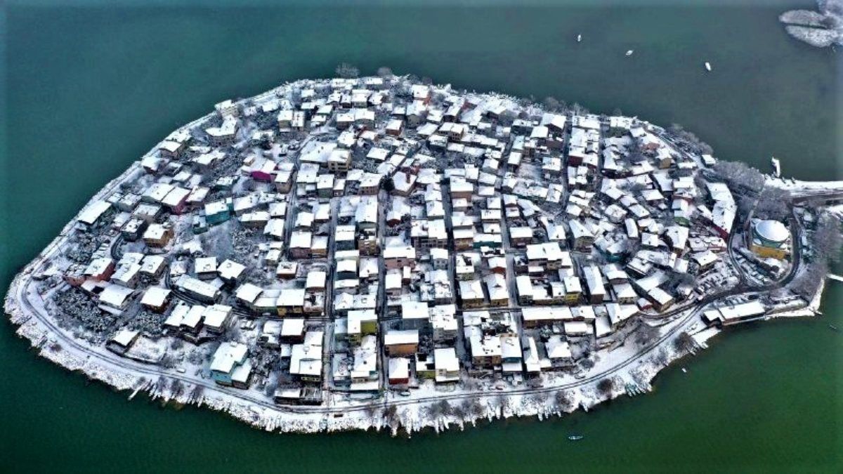 Türkiye'nin Küçük Venedik'i Gölyazı, beyaza büründü
