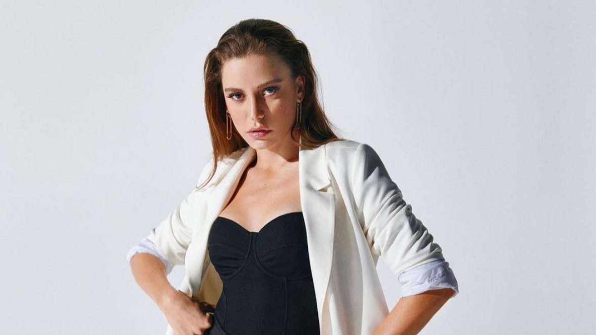 Serenay Sarıkaya dönüyor