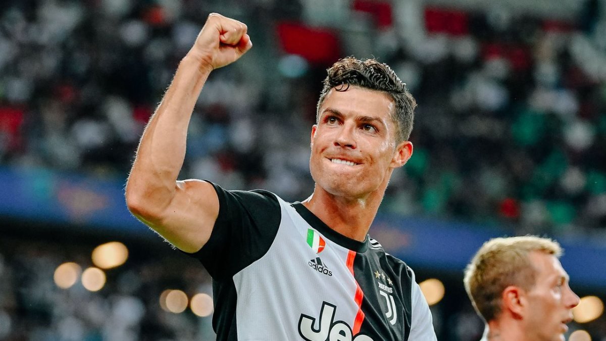 Ronaldo, Instagram'dan yılda 50 milyon dolar kazanıyor
