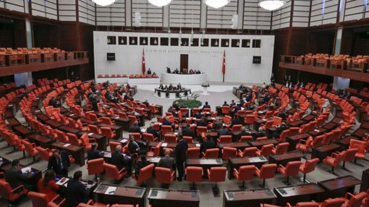 HDP'li vekillerin fezlekeleri Adalet Komisyonu'na sevk edildi
