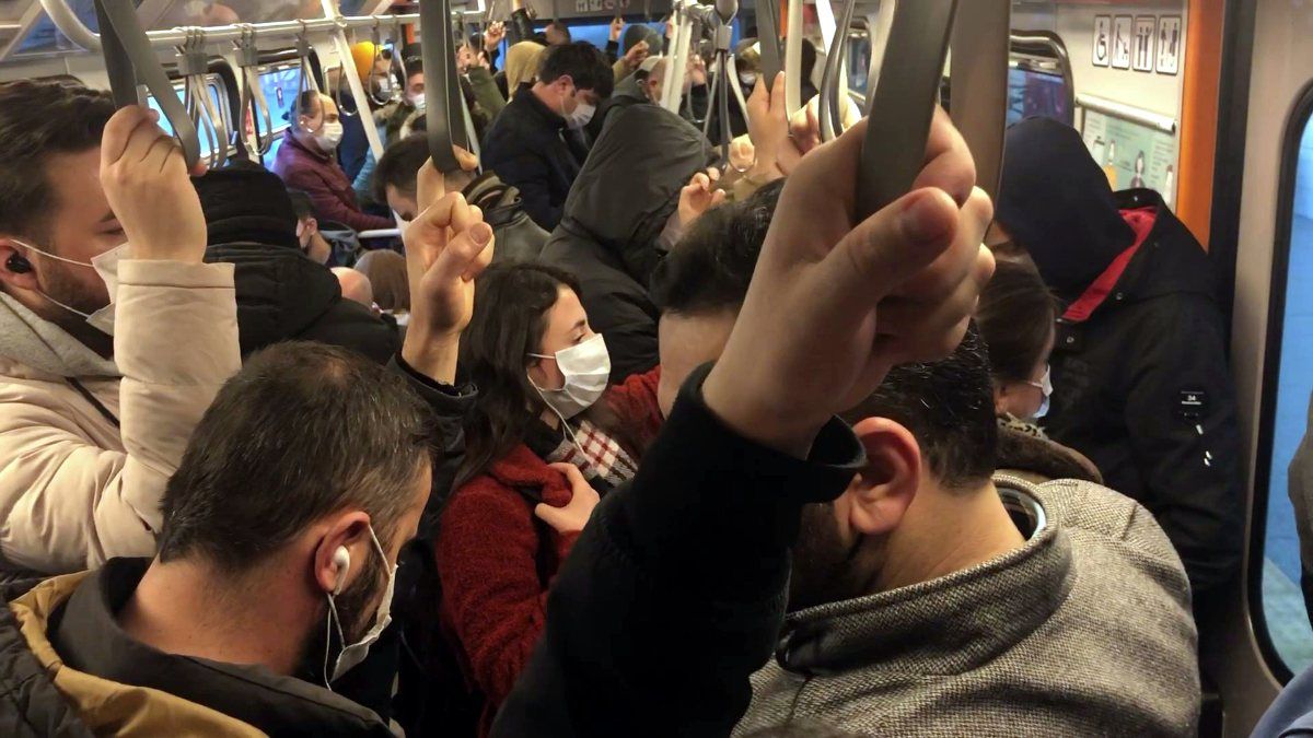 İstanbul'da mesai saatleri değişince toplu taşımada yoğunluk yaşandı