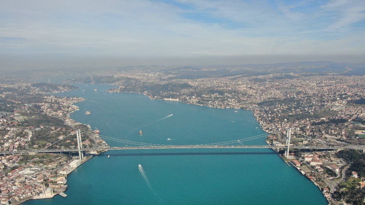 İstanbul Boğazı turkuaza büründü