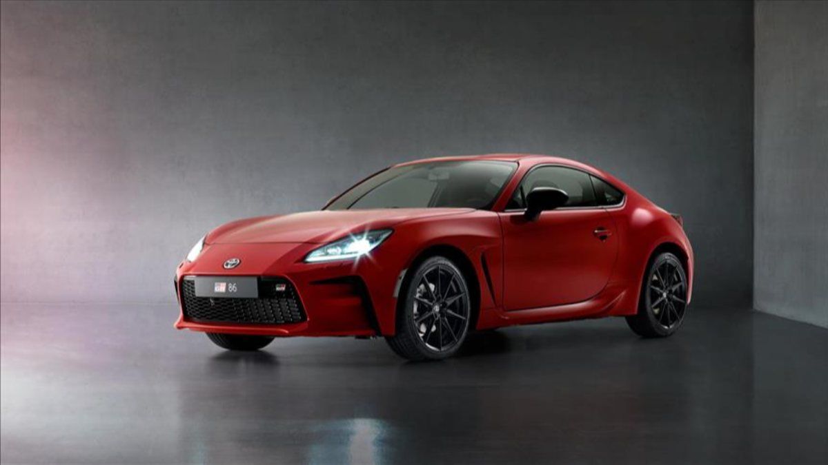 Toyota'nın yeni spor otomobili GR 86 tanıtıldı