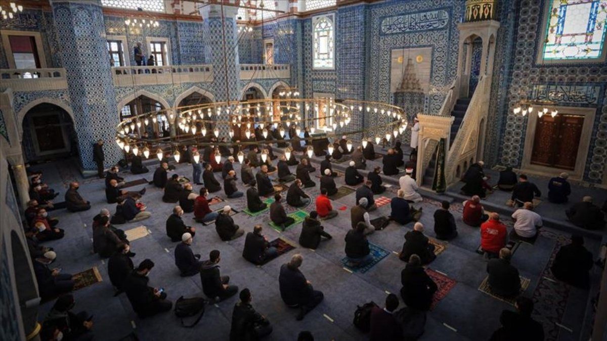 Kısıtlamaya cuma namazı ayarı
