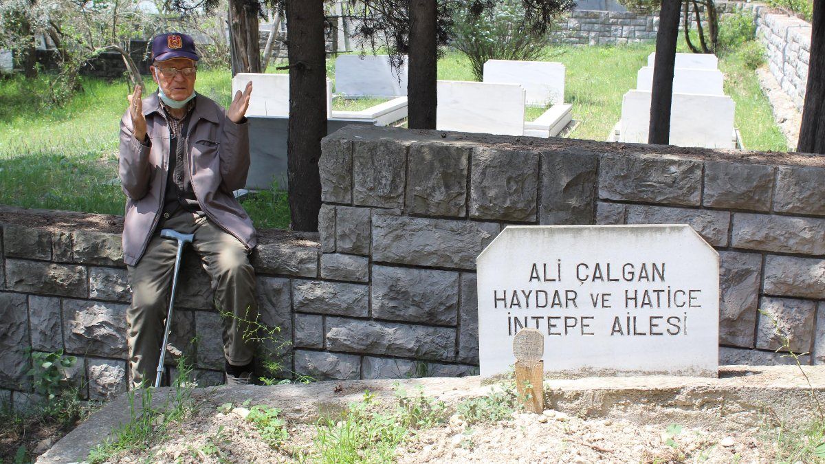 Kocalie'de Kore gazisi, eşini şarkı sözleriyle anıyor